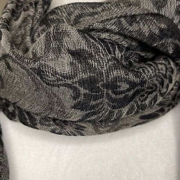 Grey Pattern Scarf    - Picture 3 of 5